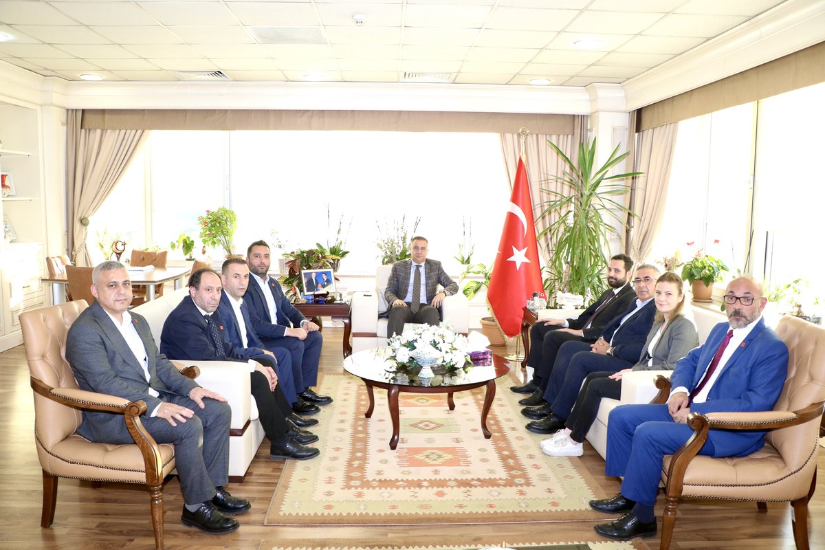TC_sancaktepe's tweet image. 🔷️ CHP Sancaktepe İlçe Başkanı Abdullah Emre Yılmaz ve yönetim kurulu üyeleri, Kaymakamımız @naifyavuz&apos;u ziyaret etti.

📌Ziyarette, ilçemizde yürütülen kamu hizmetleri ve gündeme ilişkin konular değerlendirildi. Kaymakam Naif Yavuz nazik ziyaretleri için misafirlerine teşekkür…