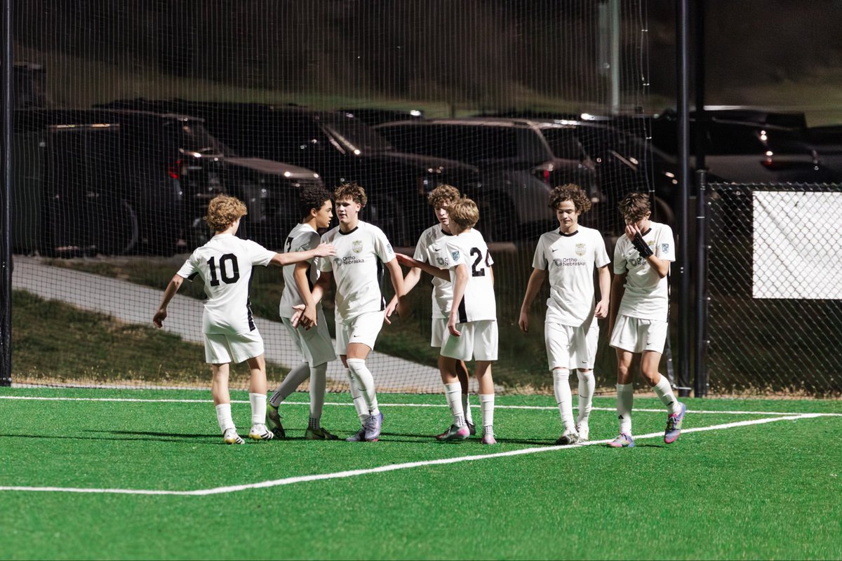 armandgar17's tweet image. Proud of 2010 ECNL &amp;amp; how they’re performing. They’ve all aligned towards our shared framework, allowing them to collectively solve &amp;amp; recognize problems. 

1st in the North of the Heartland Conference &amp;amp; 1 win &amp;amp; 1 draw in PHX. 

Best part is seeing them be empowering teammates.