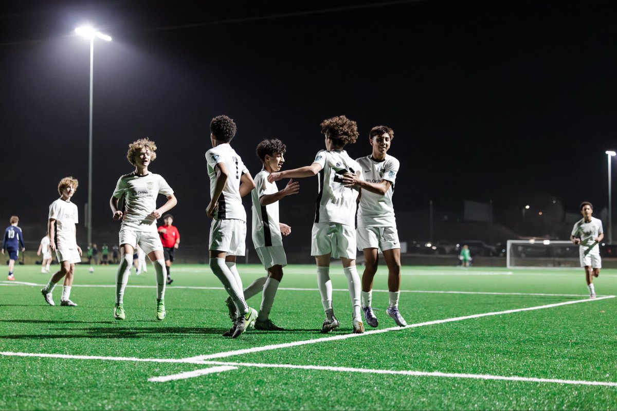 armandgar17's tweet image. Proud of 2010 ECNL &amp;amp; how they’re performing. They’ve all aligned towards our shared framework, allowing them to collectively solve &amp;amp; recognize problems. 

1st in the North of the Heartland Conference &amp;amp; 1 win &amp;amp; 1 draw in PHX. 

Best part is seeing them be empowering teammates.