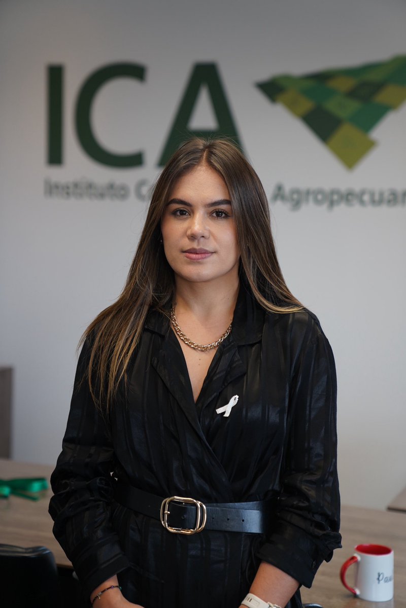 En este 25N, Día Internacional de la Eliminación de la Violencia contra las Mujeres y las Niñas, me uno con convicción a la iniciativa del listón blanco impulsada por <a href="/CanadayColombia/">Canadá en Colombia</a> , una campaña que inspira a hombres y niños en más de 60 países a no cometer, tolerar ni guardar