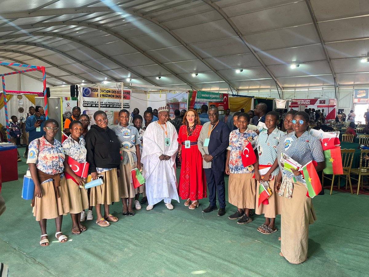 gofreebooks's tweet image. Gofreebooks team at the book fair in BURKİNO FASO 🇧🇫🇹🇷📚

#go #free #books #gofreebooks #team #at #the #book #fair #in #burkina #faso #burkinafaso #Africa #burkina