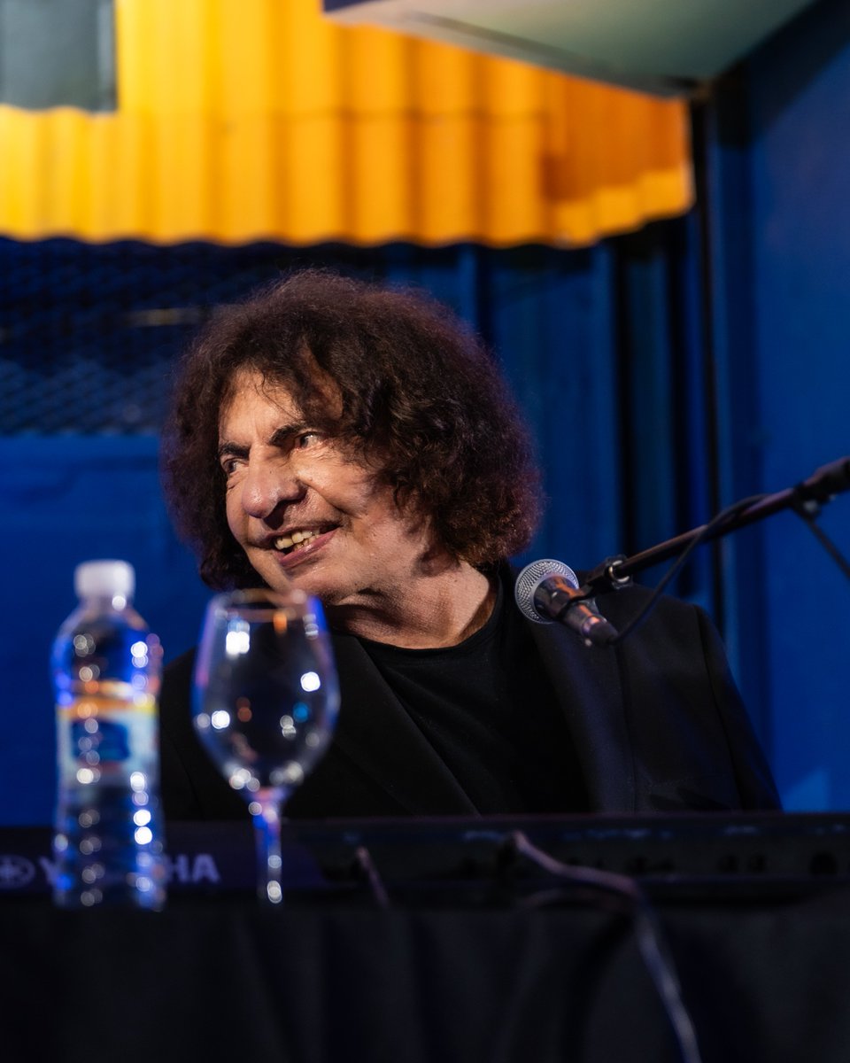 lavenganzaradio's tweet image. «El amor es un juego para perder… como cuando uno juega al chinchón con su hijo de cinco años, deseás que te gane». 😍 @negrodolina