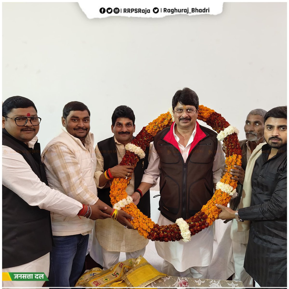 Jansatta Dal Loktantrik tweet media