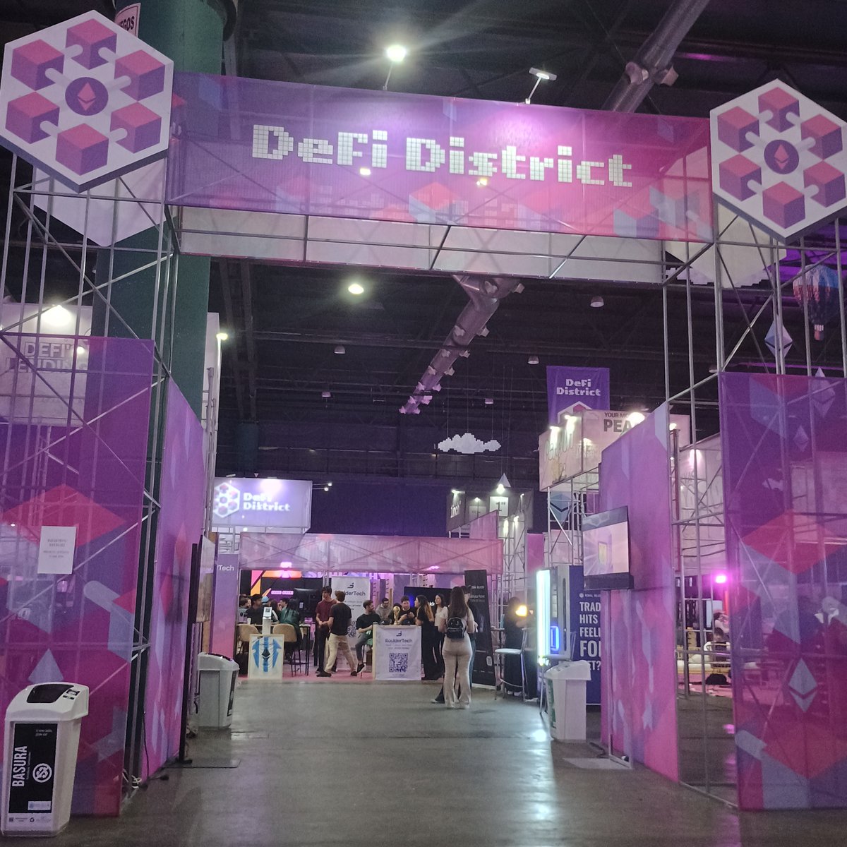 sceniumapp's tweet image. We were on site at @efdevcon Buenos Aires 2025 👏

A full day surrounded by builders shaping the future of Ethereum: payments, RWAs, identity, infra, privacy, global liquidity rails and much more.  

Great energy, smart teams and real on-chain progress everywhere.  

See the…