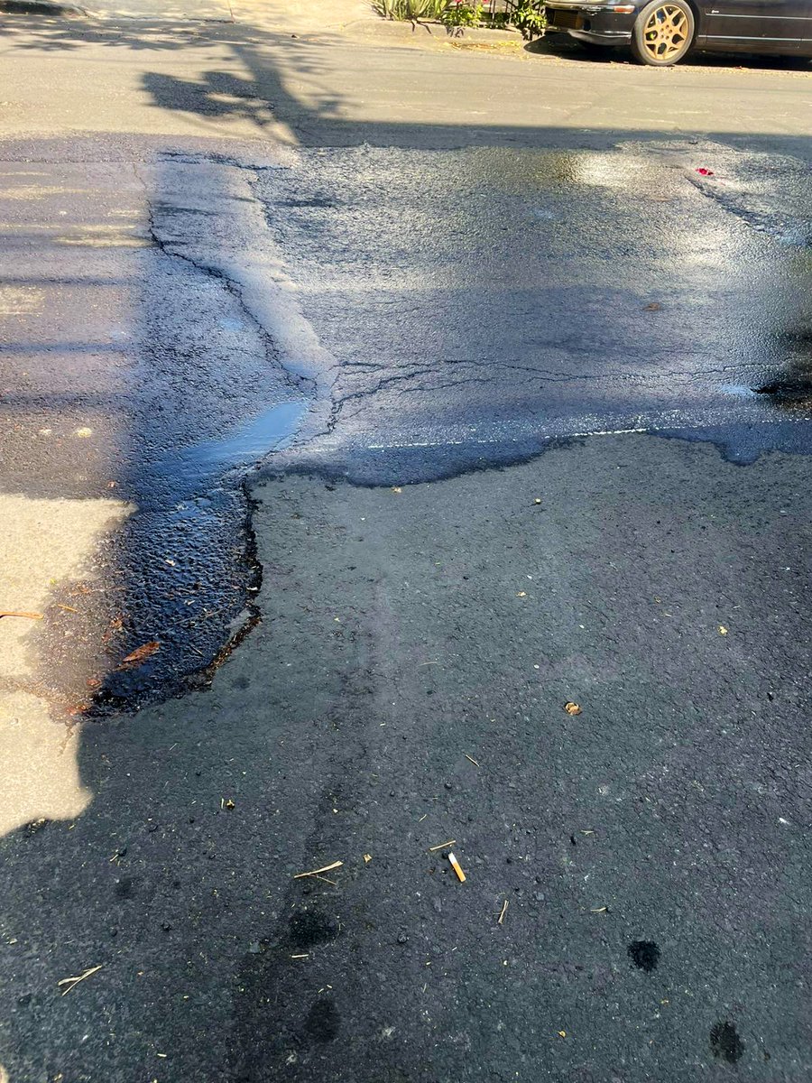 PoderCiudadTV's tweet image. vecinos de la colonia @AlamosCDMX @LaPostalDF reportan #FugaDeAgua

Atención @SEGIAGUA frente a av. Correspondencia #131 col. Alamos @BJAlcaldia desde el viernes se ha reportado esta fuga sin su atención 

@ClaraBrugadaM @LuisMendozaBJ @SGIRPC_CDMX @AccionesBJ