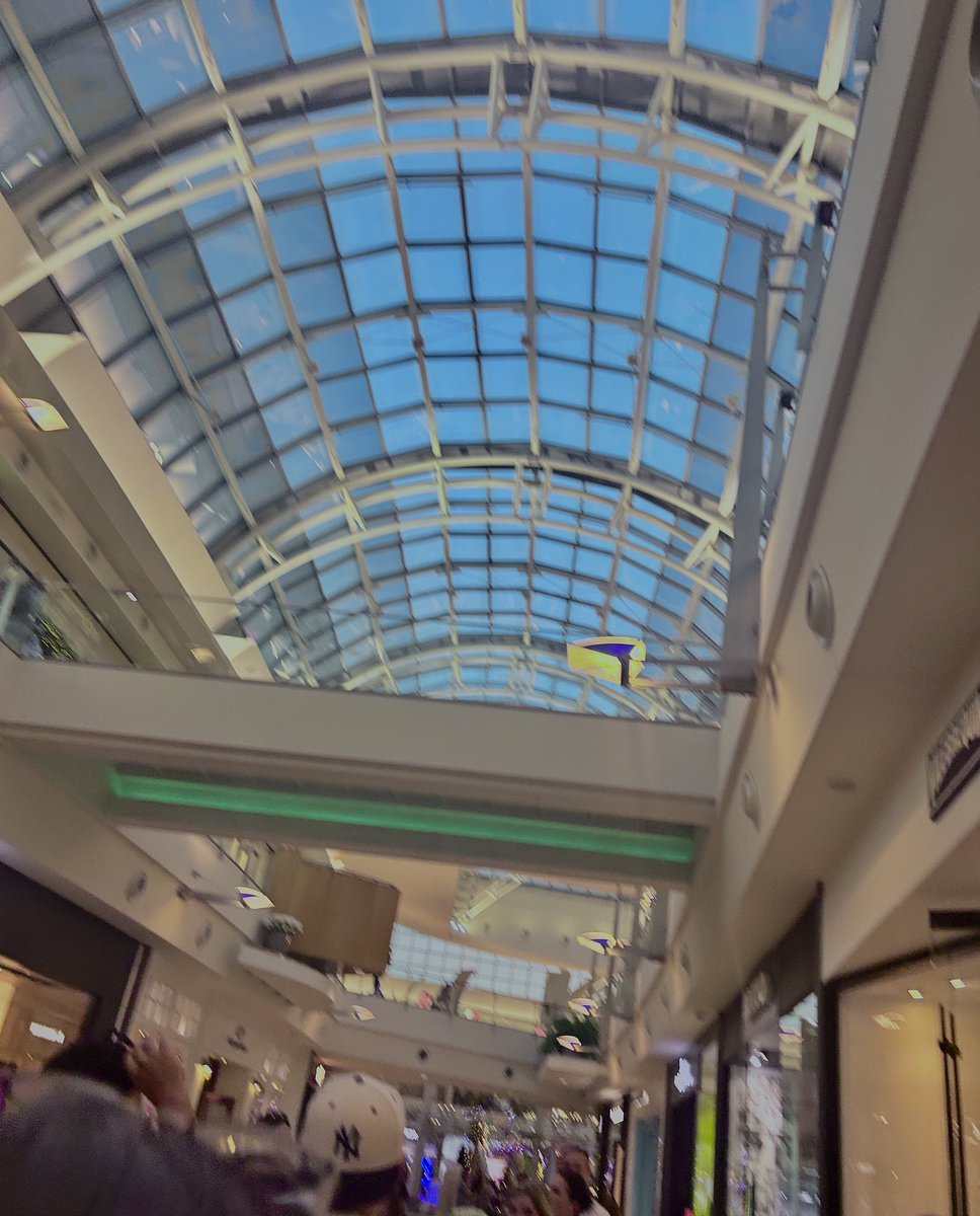 listini | full time job era!! tweet media