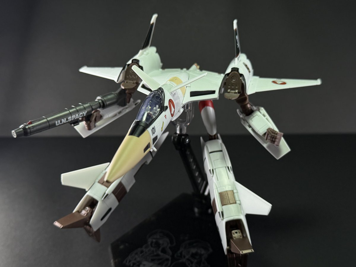 Ragu_Ponyo's tweet photo. VF-4 ライトニングⅢ のガウォーク形態を載せてませんでした…
アクションにバリエーションが無いのはどのVFのガウォークでも変わらないようです。
アルカディアのPF版が現時点で至高のVF-4ですが、ハイメタRもなかなかがんばってます!
#超時空要塞マクロス
#FlashBack2012 https://t.co/UZMUdUv7lF