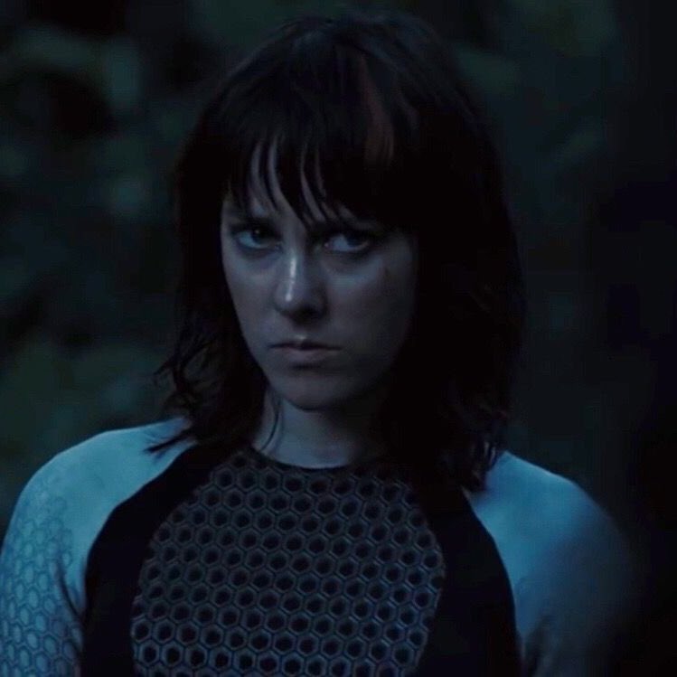 biondcd's tweet image. let’s both have bangs and be princesses of the quarter quells and not tell anyone