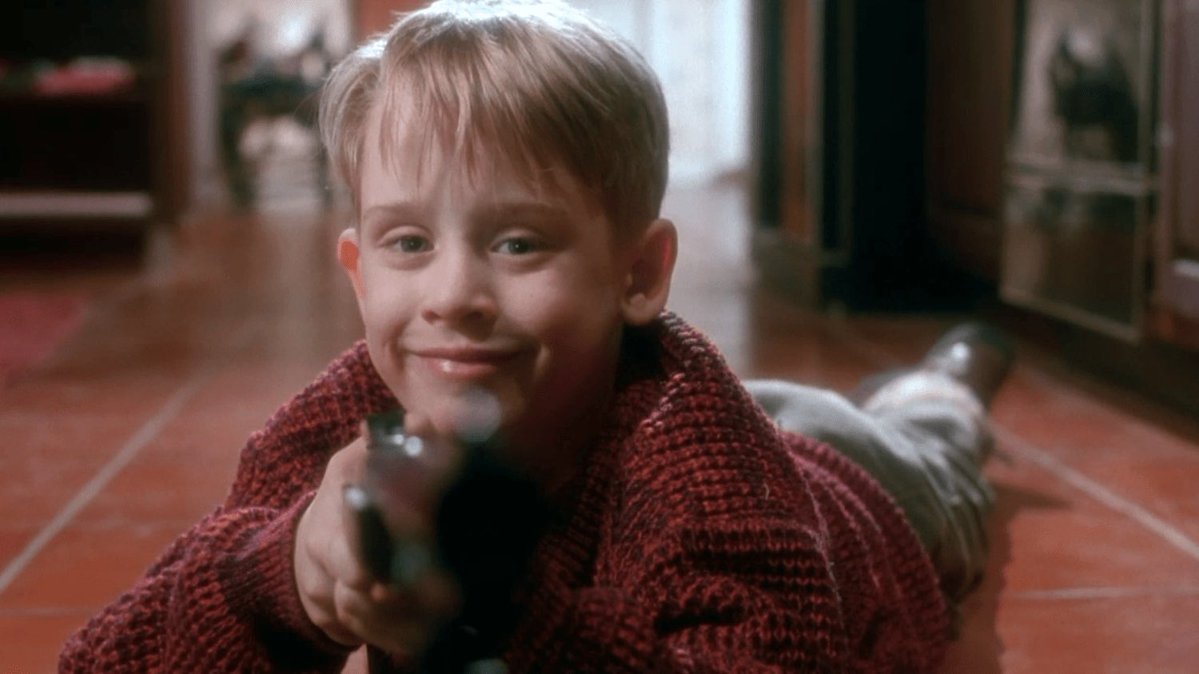 GeekVibesNation's tweet image. Macaulay Culkin says he already has a pitch in mind for a #HomeAlone legacy sequel:

He imagines Kevin as either divorced or widowed, raising a kid he’s not fully present for. The child gets frustrated with him, and Kevin eventually gets locked out of the house — with his own son…