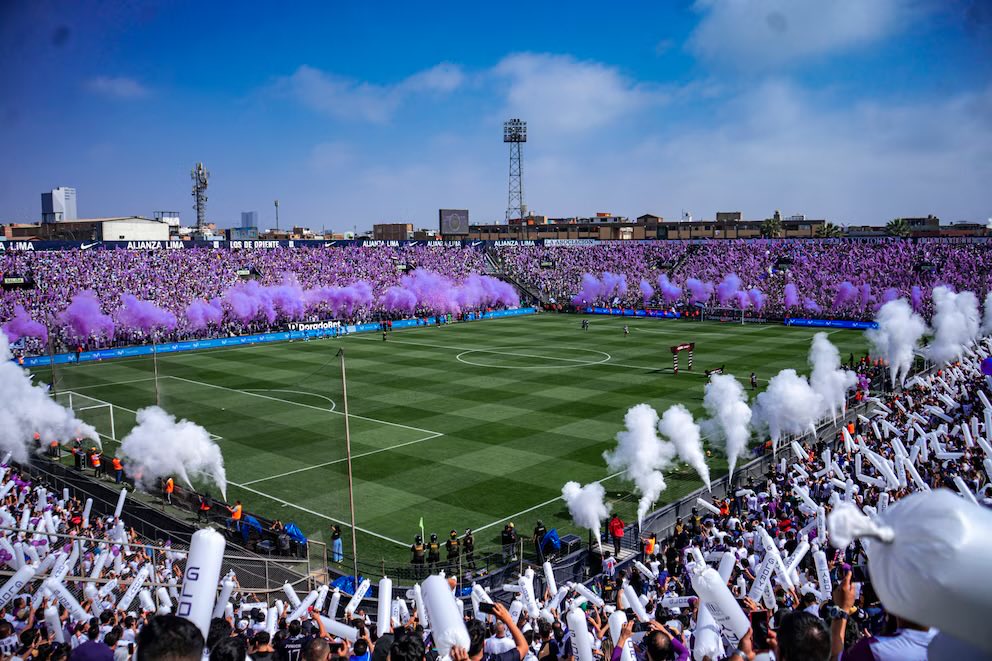 ErrorArbitralTR's tweet image. Ivan Colman, jugador de Cusco FC: “El estadio MÁS DIFÍCIL para ser visitante en el Perú es Matute. Los hinchas se hacen sentir mucho.”

¿Opiniones? 🤔