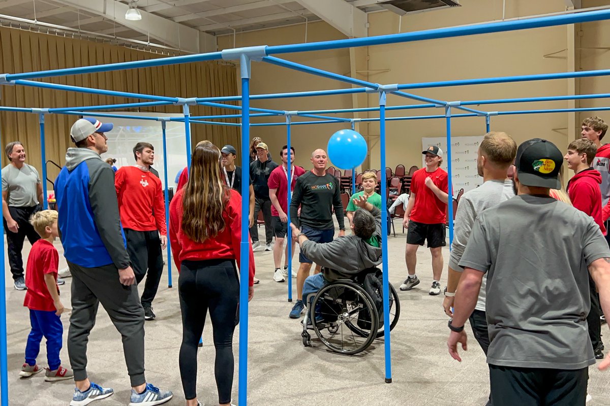 9squareintheair's tweet image. A game for everyone! #9squareintheair #9square #ninesquare #physed