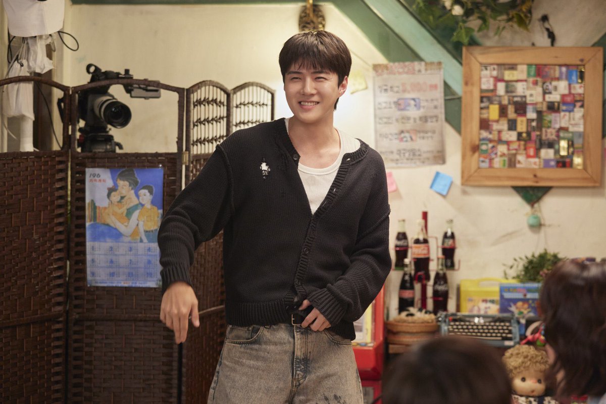 new still cut of sehun for '자매다방 (sisters’ cafe)'! 🖤