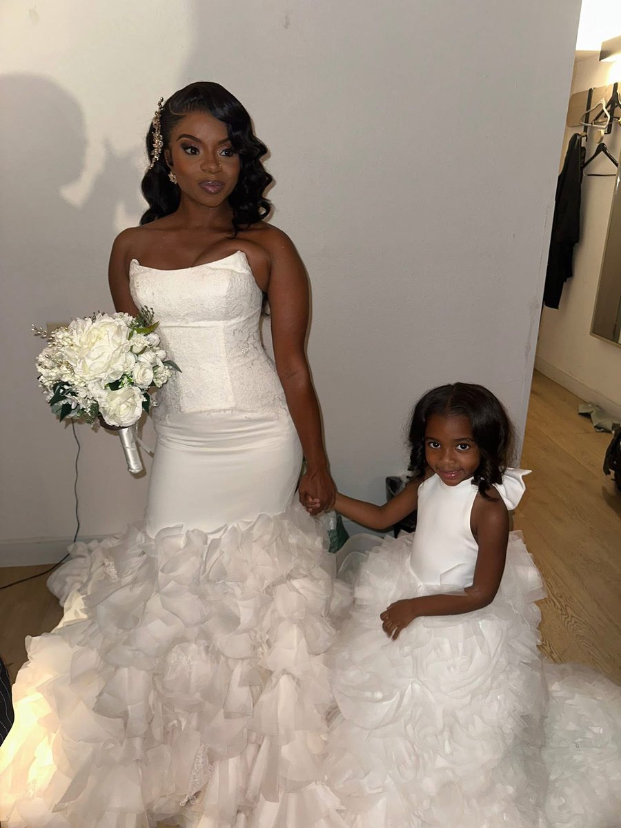 pissyopants1's tweet image. Look at my wife and daughter