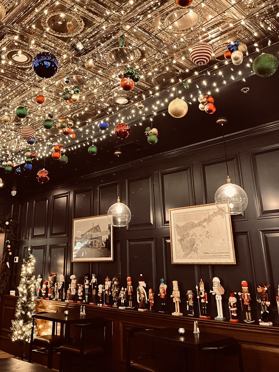 JWOcker's tweet photo. Trade House lookin’ festive. (Salem, MA) https://t.co/1qH31Ooqzs