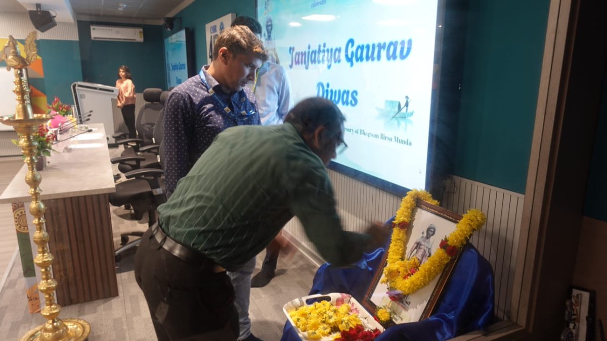 CSIR_4PI's tweet image. Celebrated Janjatiya Gaurav Diwas on 25th Nov. 2025. Prof Naveen Kumar from BGS College of Engineering graced the occasion as the chief guest.  Students and teachers from Kittur Rani chennamma Vasati school, Anekal, participated in the event. 
#birsamunda #kreis @kreisemahithi
