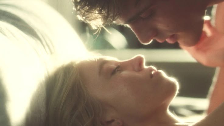 euphoriacentral's tweet image. 🚨Cassie and Nate are engaged in #Euphoria season 3, shown in the upcoming teaser trailer.