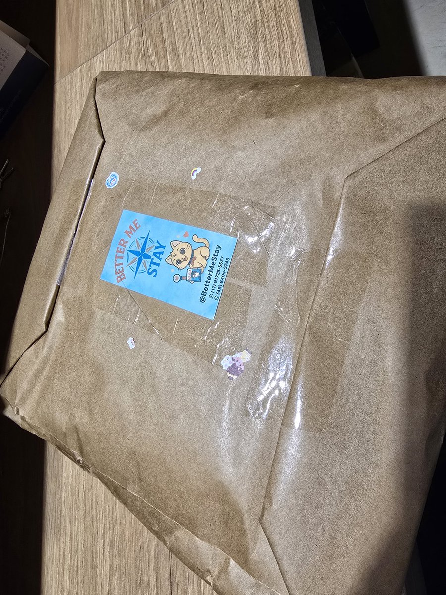 misolips's tweet photo. O unboxing tá diferente porque não me aguentei e abri no trabalho mesmo. 

Além de todo o cuidado com embalagem ainda vieram esses brindes super xodós e uma ✨️ toploader ✨️

Mais uma vez, muito obrigada por todo o carinho, Vih!! https://t.co/PlzjcVeFPj