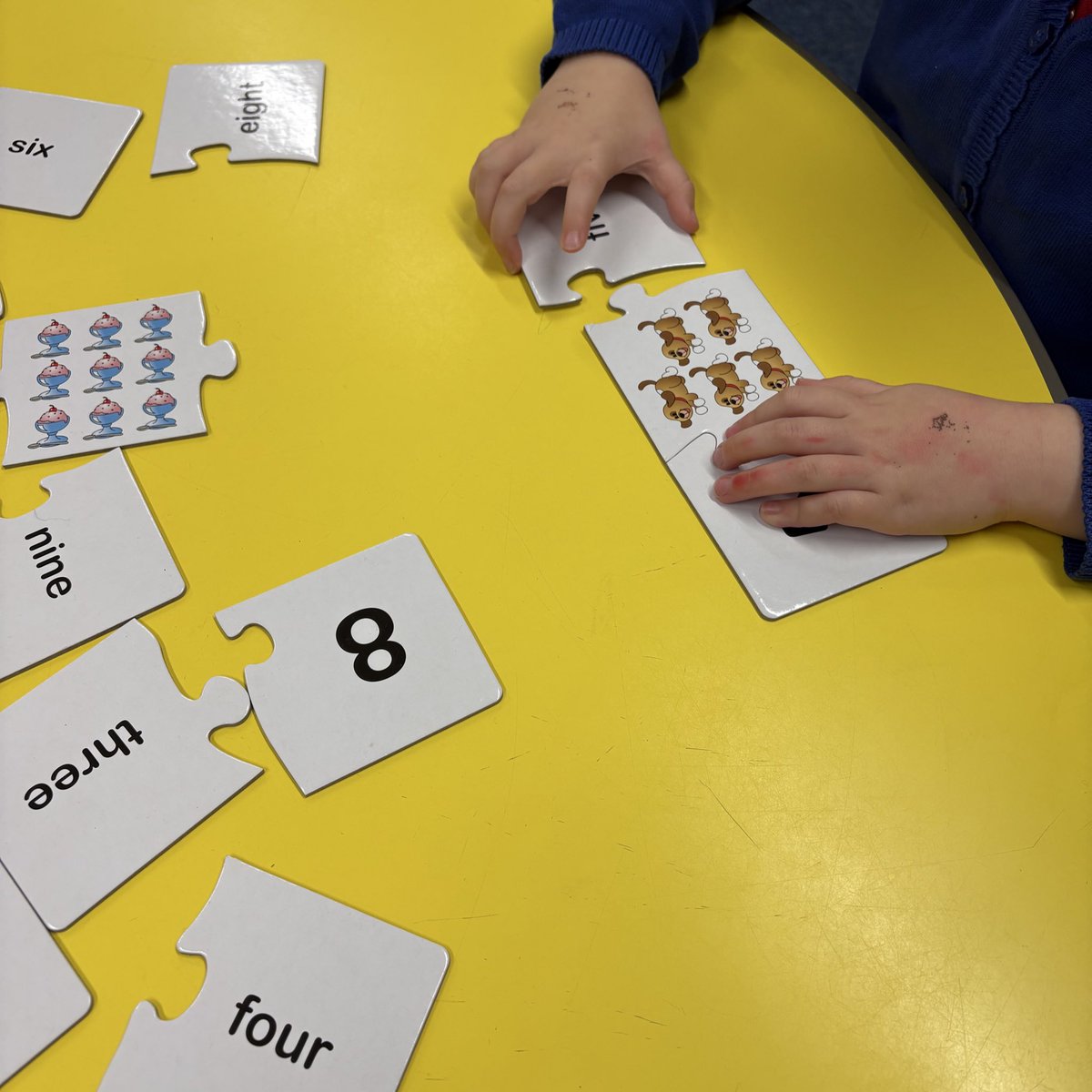 MissEvansCM's tweet image. Practicing our number recognition and counting from 1-20 inside the classroom! #Reception 🧩🔢