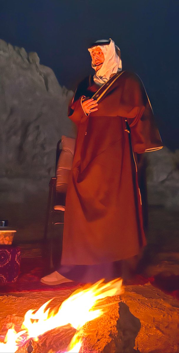 ترى العُمر لو راح ثلثينه اتعاس
في لحظةٍ .. تلقى السعادة وراها

لا احسنت ظنّك في عطا خالق الناس
تركض لك الدنيا .. وترهي عطاها