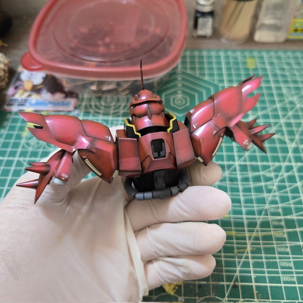 PSchleep's tweet photo. I'm enjoying learning pre-shading. More work than I expected, but worth it.

#plamo #gundamunicorn #gunpla https://t.co/HcqNRKO2CF