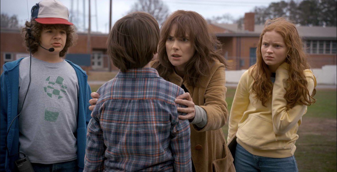 TheSTarchive83's tweet image. The Duffer Brothers recommend to rewatch these four episodes before season 5 releases #StrangerThings5 

2x04 - Will the Wise
2x06 - The Spy
4x07 - The Massacre at Hawkins Lab
4x09 - The Piggyback