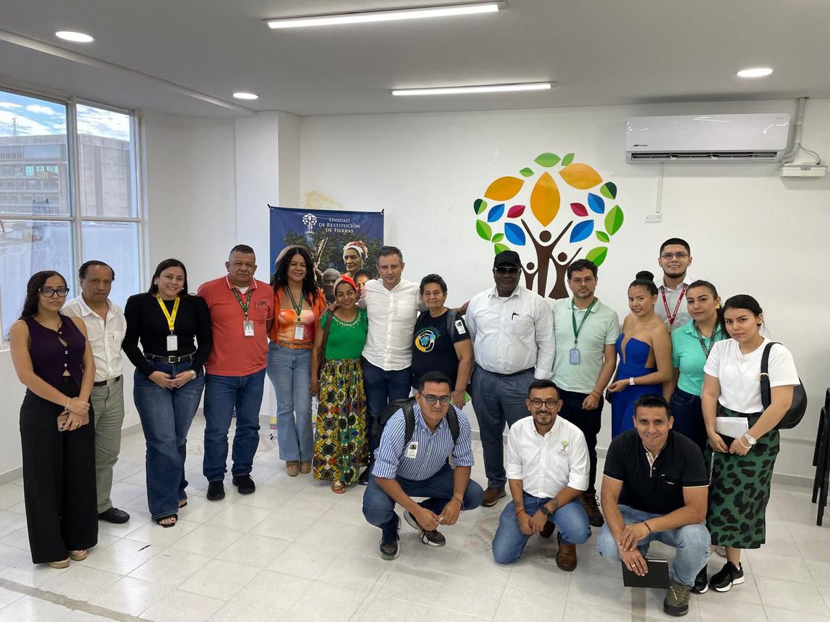 URestitucion's tweet photo. 🌳#ConDignidadCumplimos 📣 
#Villavicencio | 

Se llevó a cabo la tercera sesión del Subcomité Departamental de Restitución del Meta, liderado por el director territorial Robert Barreto 🤝🏛️

En este espacio se abordaron temas clave para el avance de la restitución en el territorio:

• 📜 Aprobación del reglamento interno (Decreto 248 de 2025).
• 🔎 Seguimiento a compromisos previos del Subcomité.
• ⚖️ Socialización de 32 sentencias con órdenes dirigidas al SNARIV y entidades invitadas.
• 📆 Revisión del POA 2025.

Seguimos trabajando articuladamente para cumplirle a las víctimas y fortalecer la restitución en el Meta. 🙌🌱