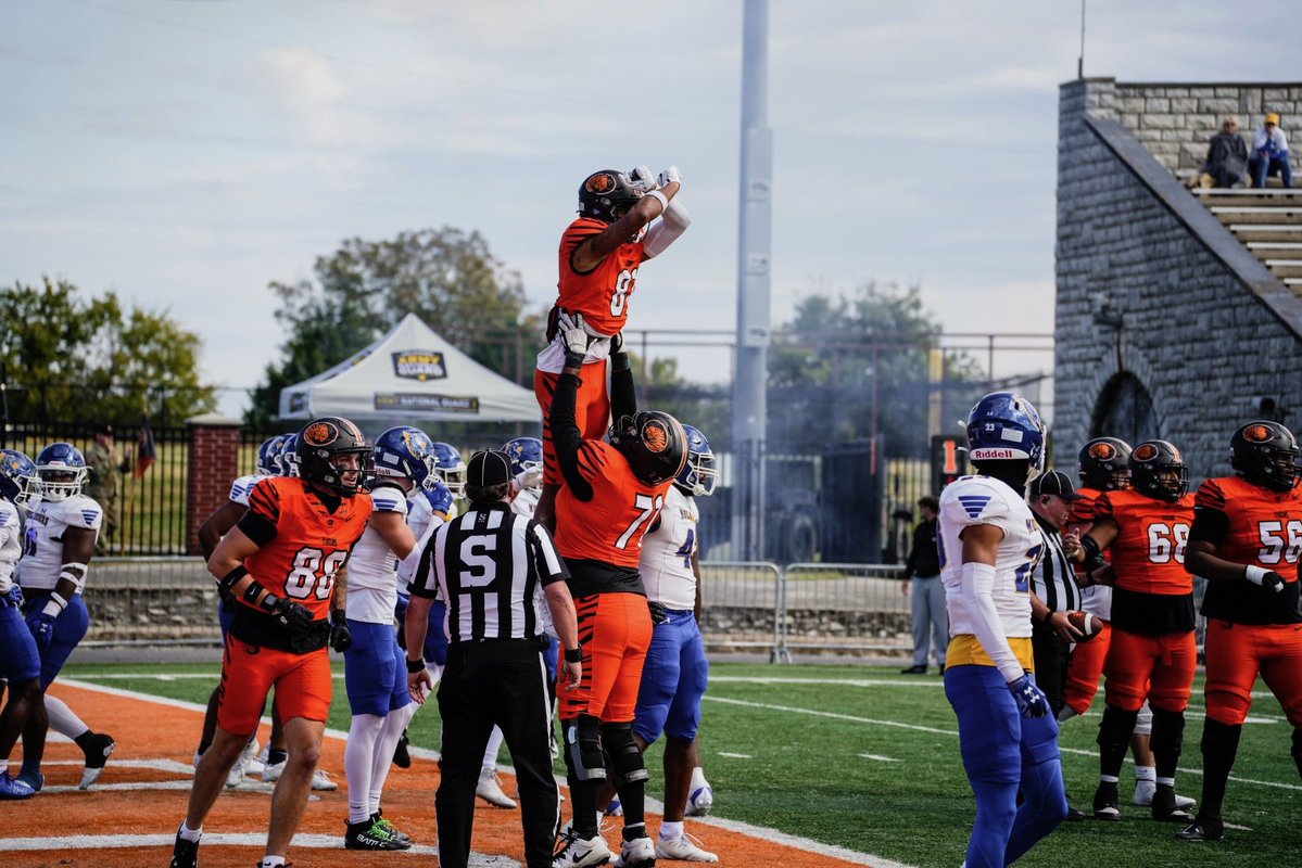 #AGTG! After a great conversation with <a href="/JamesCECU/">James Castillo</a> I’m blessed from announce that I’ve received an offer to <a href="/ECUTigersFB/">ECU Tigers Football</a> 
<a href="/Saddleback_FB/">Saddleback College Football</a> <a href="/coachfischer7/">Jeff Fischer</a>
<a href="/ace_training10/">Coach D. Taylor</a> <a href="/CoachSekander/">Zadi Sekander</a>
<a href="/CoachProodian/">CoachProodian</a> <a href="/sicilia_brandon/">Brandon Sicilia</a>