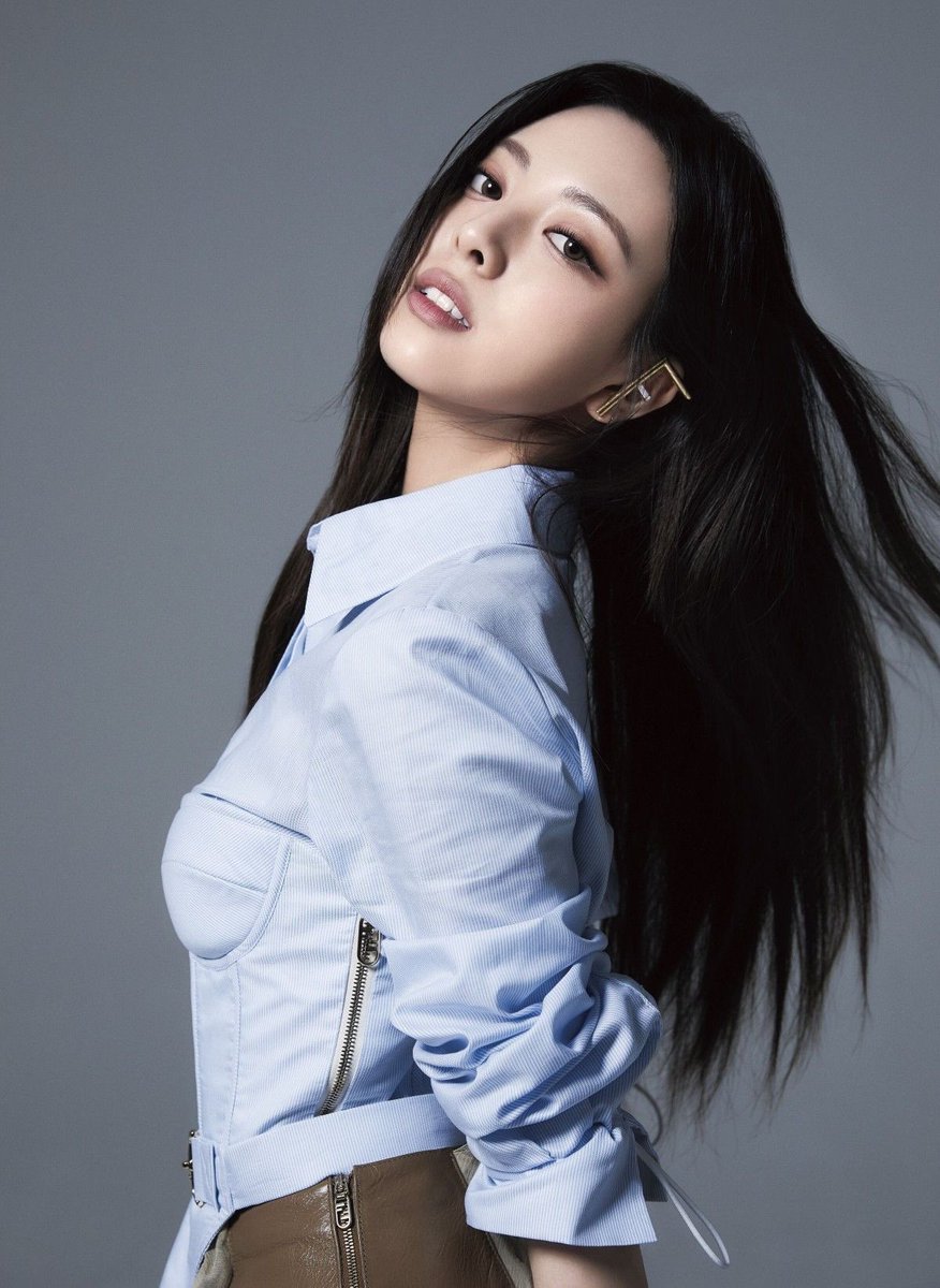 itzypopbase's tweet image. ITZY’s Yuna reveals that she’s always had dreams of being an actress in recent Bubble messages:

“I’ve dreamt of acting for a long time now, and I’m so honored to have such a great opportunity to show a new side of myself!”