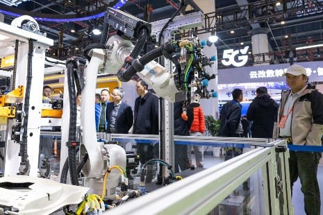 湖北省武漢市で21～23日、「全てがインターネットにつながる（IoE）　インテリジェントナビゲーション」をテーマとした2025中国第5世代移動通信システム（5G）＋（プラス）産業インターネット大会が開かれた。