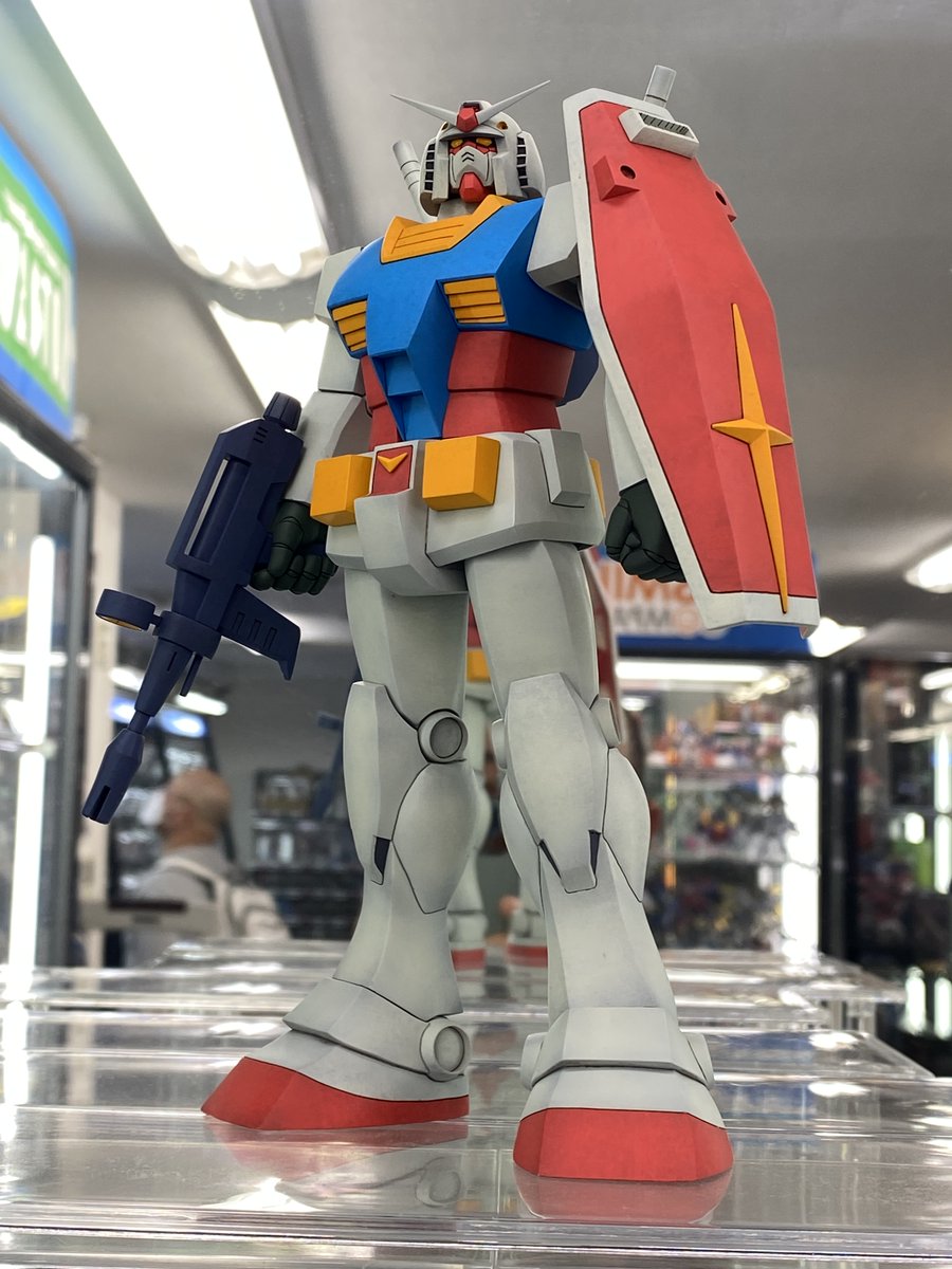 tepepro's tweet image. #新宿ヨドバシHJ作例展示 　cassette氏のガンダム1979

第２８回オラザク選手権で見事大賞を射止めた作品です

トイ寄りの設計ゆえ、全ガンプラの中でも極めて制作難易度の高い旧1/100ガンダムを、設定画のスタイルに徹底改修！…