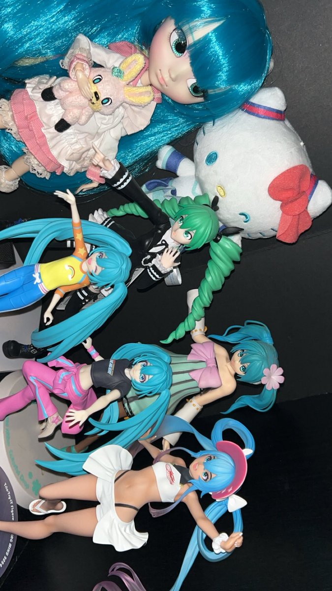 DollyTouya's tweet photo. NEW MIKU !! 🩵✨

#VOCALOID #HatsuneMiku #Figures #dolltwt #pullip #pullipdoll #hellokitty #sanrio https://t.co/m7NL7k7tkA