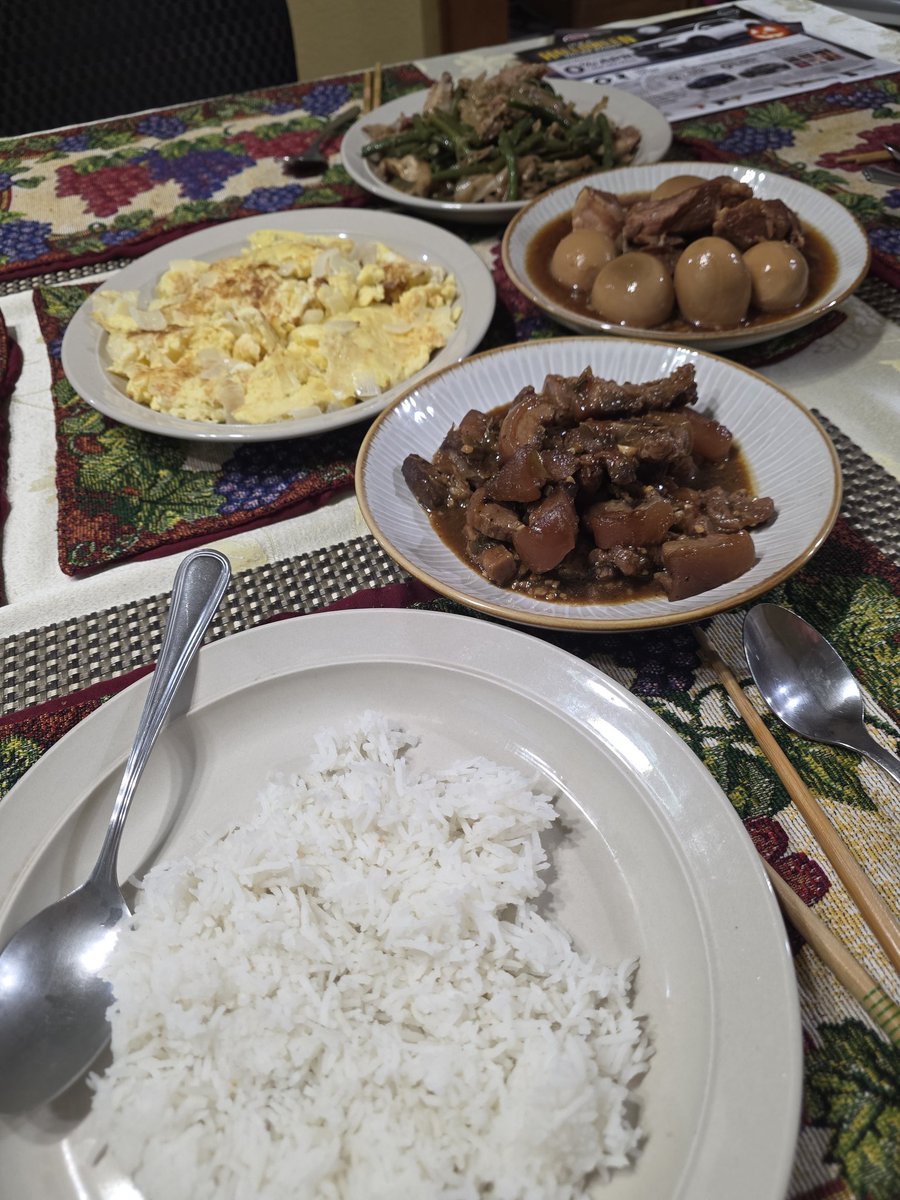 UNDEFEATED_BRO's tweet image. Authentic traditional Vietnamese dinner prepared by my parents.
Only a few would. #undefeated