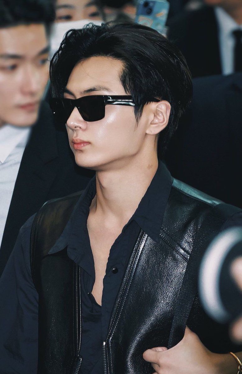 byjongseongie's tweet image. HE NEVER CHANGED YALL???????