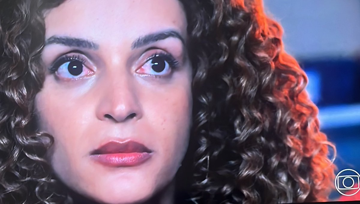 Haddefinir's tweet photo. Escrita com muito cuidado, a cena entre Leonardo e Viviane mostrou como Pedro Novaes e Gabriela Loran estão protagonizando um exemplo lindo de boa representatividade na TV. 

Lembram que já tivemos A Dona do Pedaço? Feita nas mesmas bases em que a TV sustenta sua “diversidade” há décadas (razão pela qual comprei briga sobre os males do casal Kelmiro). 

Não sabemos como estaremos daqui a três meses; mas até agora, sensibilidade e inteligência têm sido o que sustenta a trama desse casal em #TrêsGraças