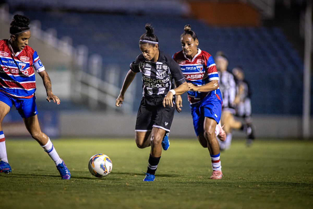 A decisão vai para os pênaltis! ⏱️

Após empate por 0 a 0 no tempo regulamentar, o título cearense será decidido nas penalidades.

Vamos pra cima, Meninas! 💪🏁

📸 Felipe Santos / Ceará SC

#CearáSC #MeninasDoVozão