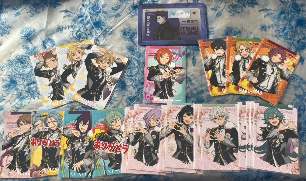 KtoRtoS's tweet photo. @SayaNon16 初めまして、こんにちは。検索よりお声がけ失礼致します。今出先のためまとめての画像で申し訳ございません。こちら真緒 真を所持しております。藍良 巽 と2⇄2で交換をして頂けないでしょうか？巽は再度交換する可能性があります。ご検討よろしくお願い致します。郵送💜零 https://t.co/c8eLlYgw4C