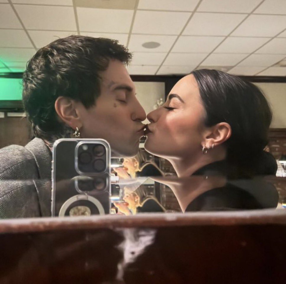 theholydemi's tweet photo. parents https://t.co/j3v2q96Lea
