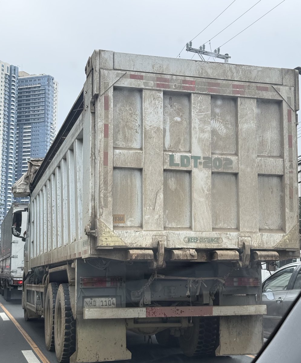 _Annady_'s tweet photo. It’s only 8:05am. Bat nakalabas na itong truck na ito in Libis? https://t.co/olRianF255