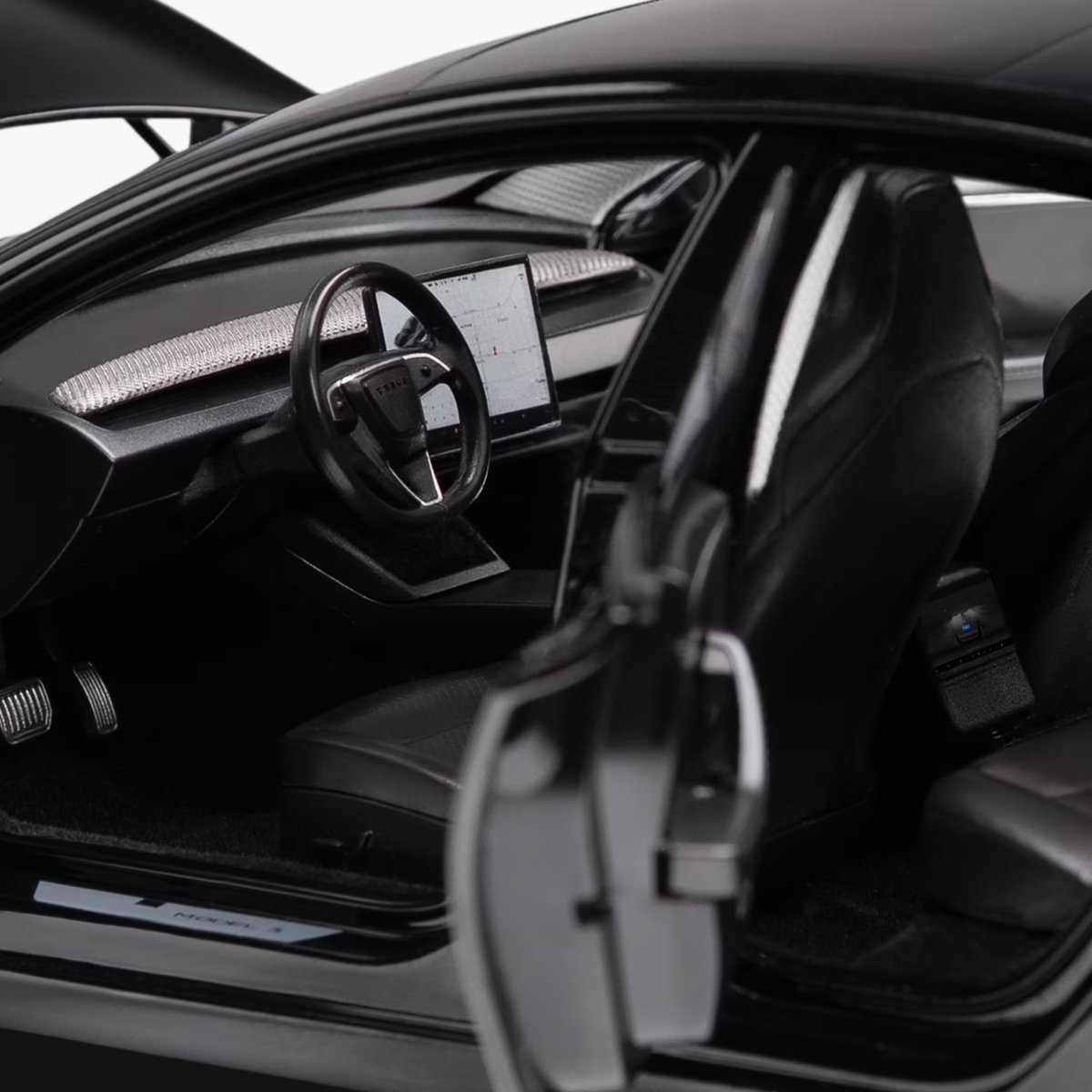 membo1003's tweet image. #テスラショップ通信 🇺🇲🛍️
Diecast 1:18 Scale Model 3
$175

Highlandのキャストモデルが3色展開⬜🟥⬛で本国に登場！ブラックインテリアですがファブリック…？のトリムやドアプレートの切り欠きまで再現されているコダワリの逸品。