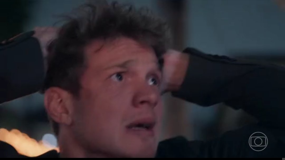 luanziie's tweet image. o leonardo sofrendo mais descobrindo que a viviane é trans do que quando descobriu que o pai m4ta pessoas com seus remédios falsifcados #TrêsGraças