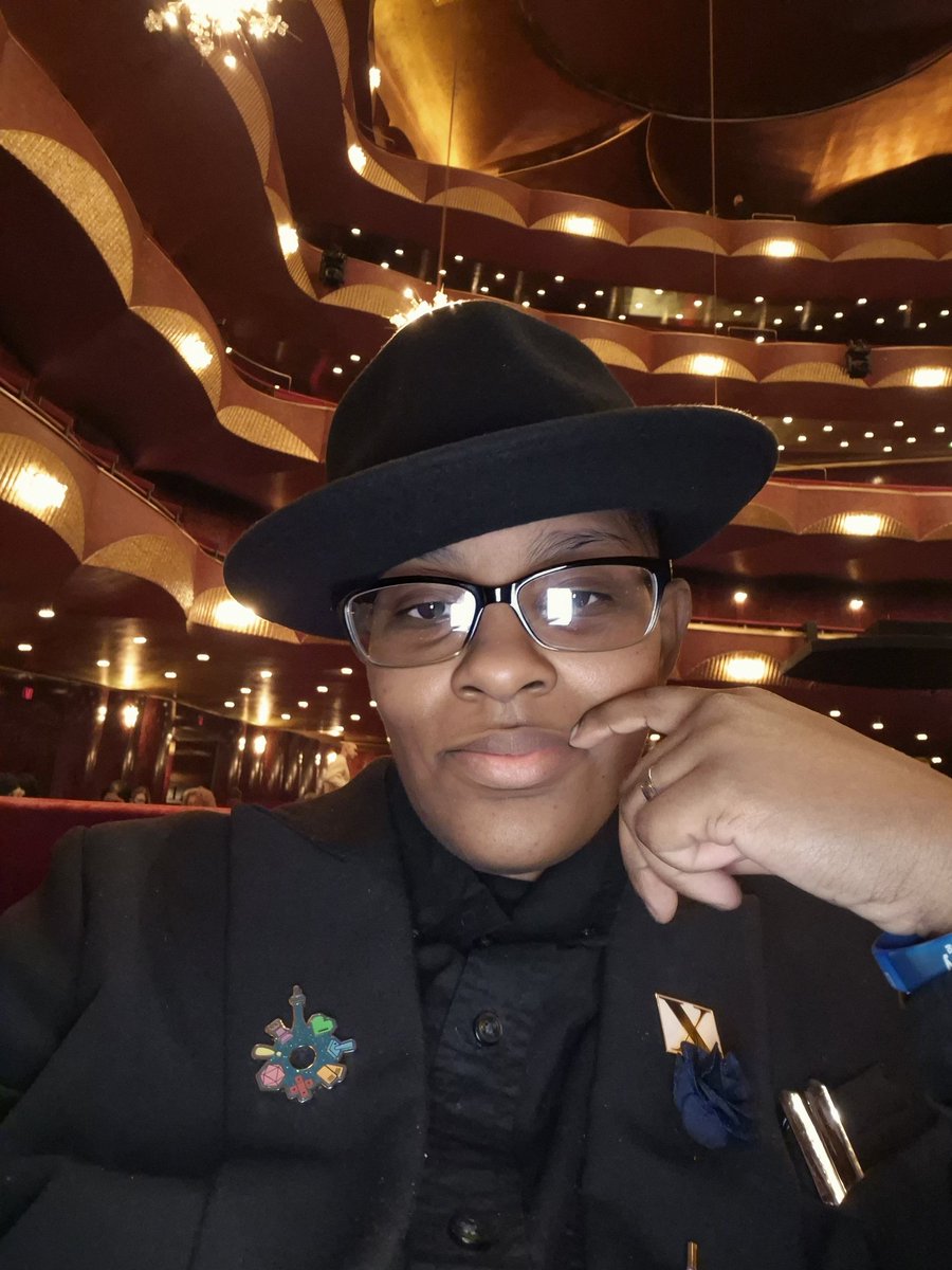 beyondbinary91's tweet image. We&apos;re in to see Arabella at the Metropolitan Opera House.  Look at that beautiful Sputnik. #Arabella #MetOpera #MetOperaEmployeePerks