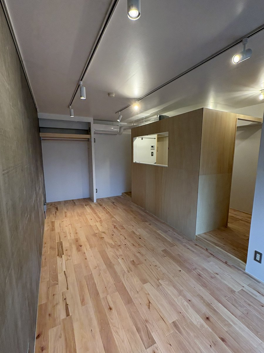 ryosuke_samurai's tweet image. おはようございます。
今月の納期ラッシュ4/5が完了しました。
職人さん達と図面を見ながら協議を重ね、煩いくらい施主に確認をして作り上げた結果、イメージ通りだと喜んでもらえました。
「イメージ通り！綺麗に仕上げてくれてありがとうございます」
この言葉が何より嬉しい。
今日も働く。
押忍🥋