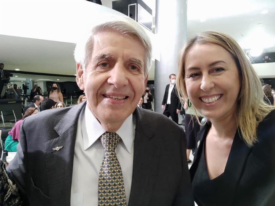 fernandabarth's tweet image. Prender o general Augusto Heleno, aos 78 anos, e condená-lo a mais de 21 anos de cadeia é praticamente decretar pena de morte para um homem que dedicou a vida inteira ao Brasil. Isso é inadmissível. Estamos falando de um dos generais mais brilhantes, responsáveis e honrados do…