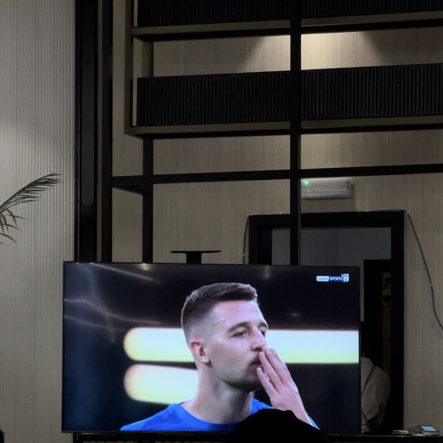 ما أقدر عندي ناس