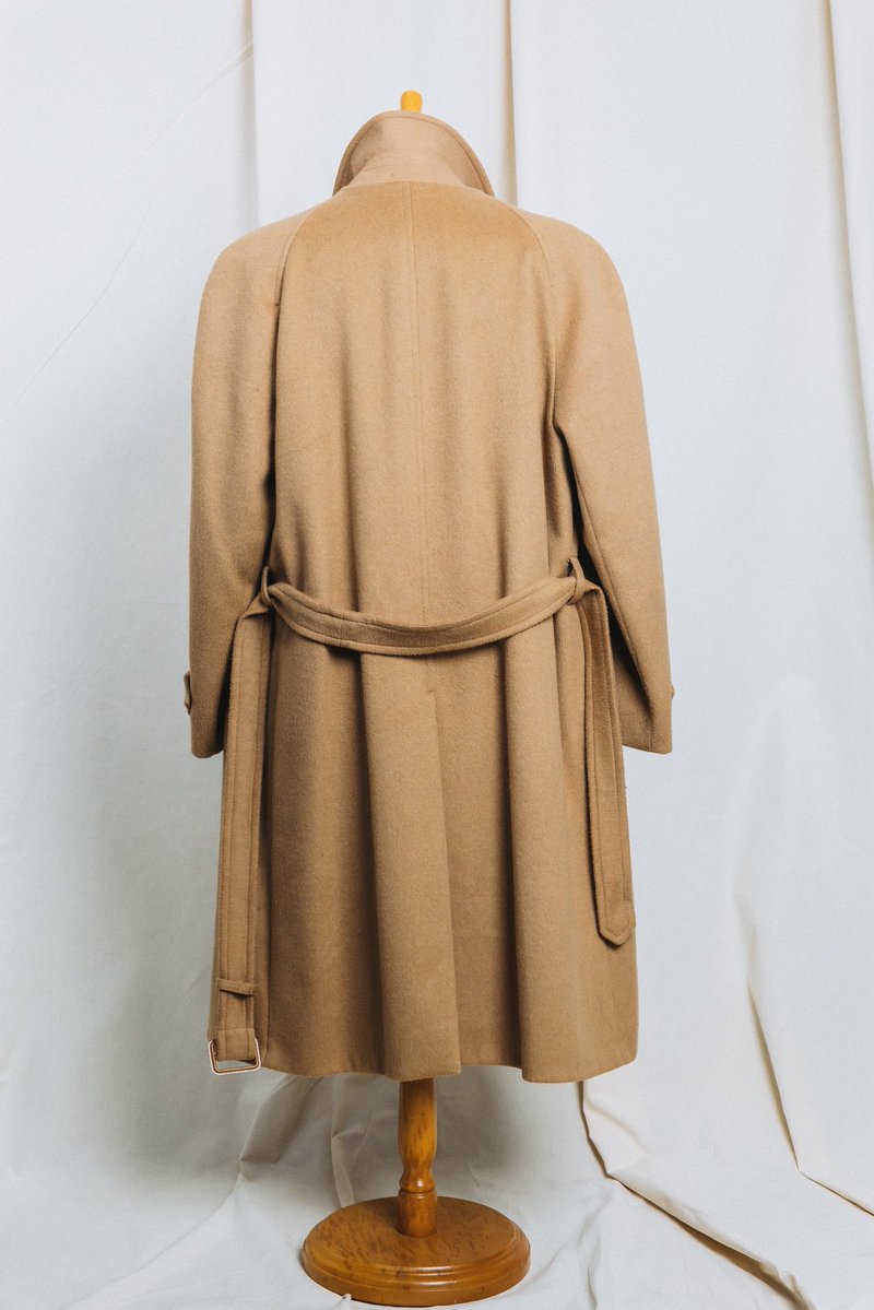 Kevin_Ayia's tweet image. Hello everyone! We just passed 5k followers, thank you. I’m not really used to doing giveaways, but here we are.

To celebrate the milestone, I’m giving away this beautiful wool–cashmere overcoat made in England.

Since people generally repost far less than they like, using…