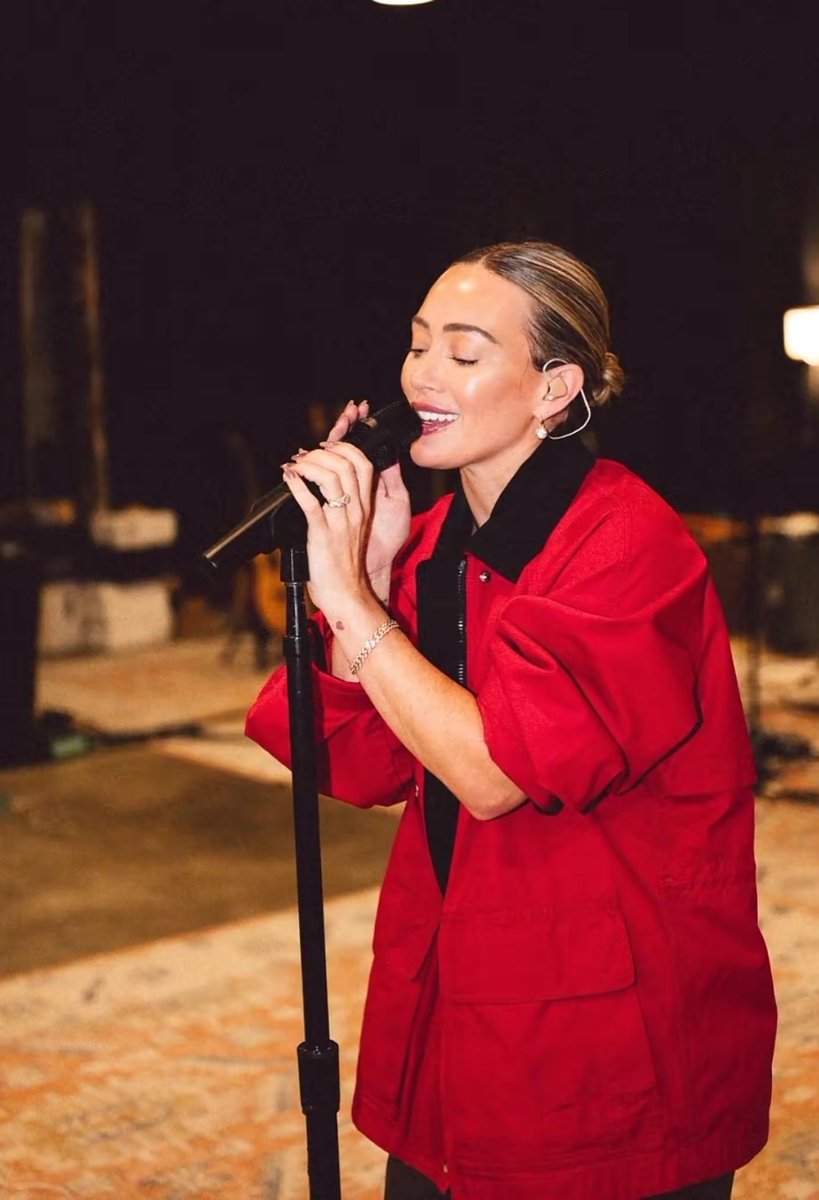 ImLizzieM's tweet image. Hilary Duff shares photo of her in rehearsals for her upcoming tour