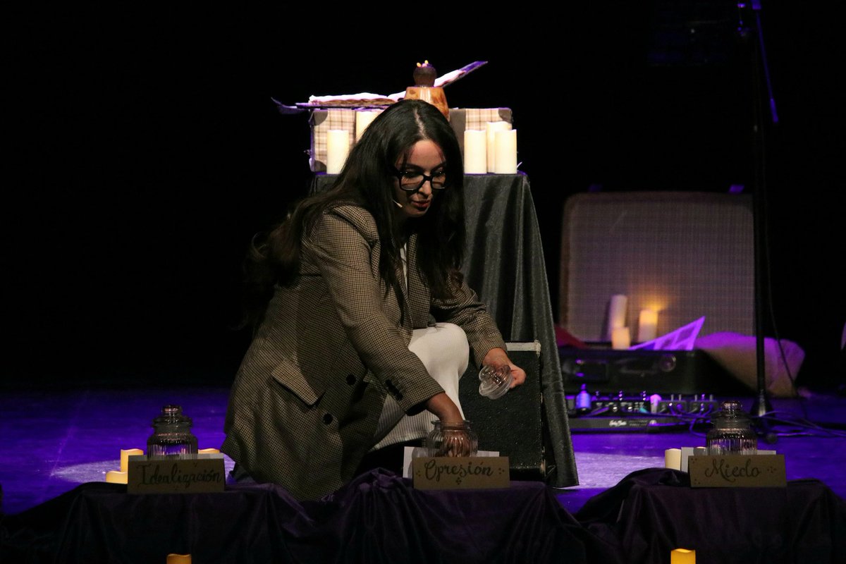 El <a href="/PalenciaTeatro/">Teatro Principal de Palencia</a> ha acogido el acto conmemorativo del #25N protagonizado por la presentación de la nueva banda de <a href="/SaraBureba/">Sara Bureba</a> #SΛβΛ. Un #conciertoteatralizado donde los asistentes han podido disfrutar de un #espectáculoúnico preparado especialmente para celebrar el 25N. #mujer