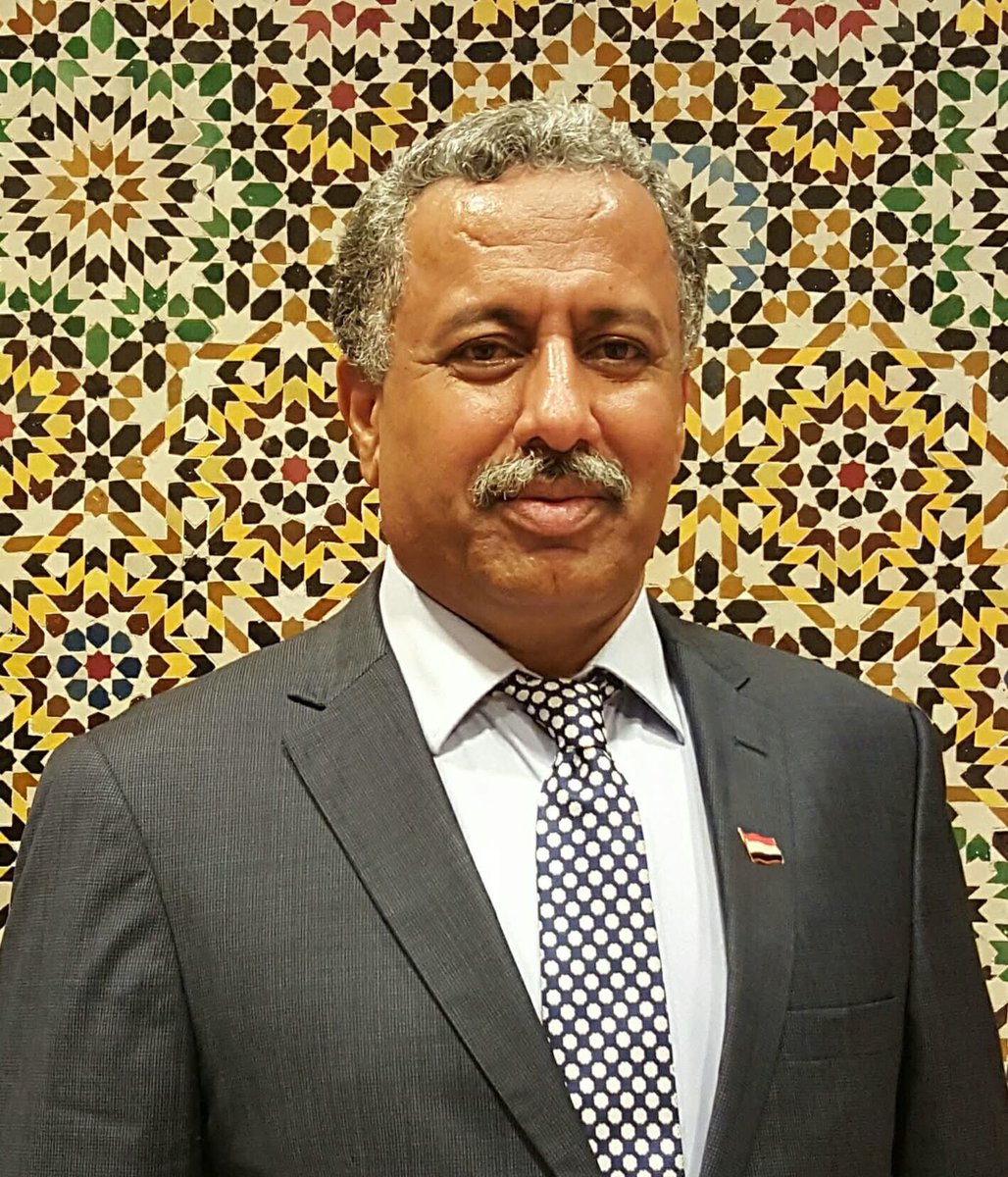 في الذكرى الثامنة لاستشهاد الأستاذ عارف عوض الزوكا، الأمين العام للمؤتمر الشعبي العام، نستحضر سيرةَ رجلٍ ترك بصمةً لا تُمحى في العمل الوطني والسياسي.

رحل أبو عوض، لكن أثره ما زال حيّاً في قلوب كل من عرفه، لأنه كان مدرسة في الوفاء، أنموذجاً للنزاهة، ورمزاً للشهامة والصدق.

كان