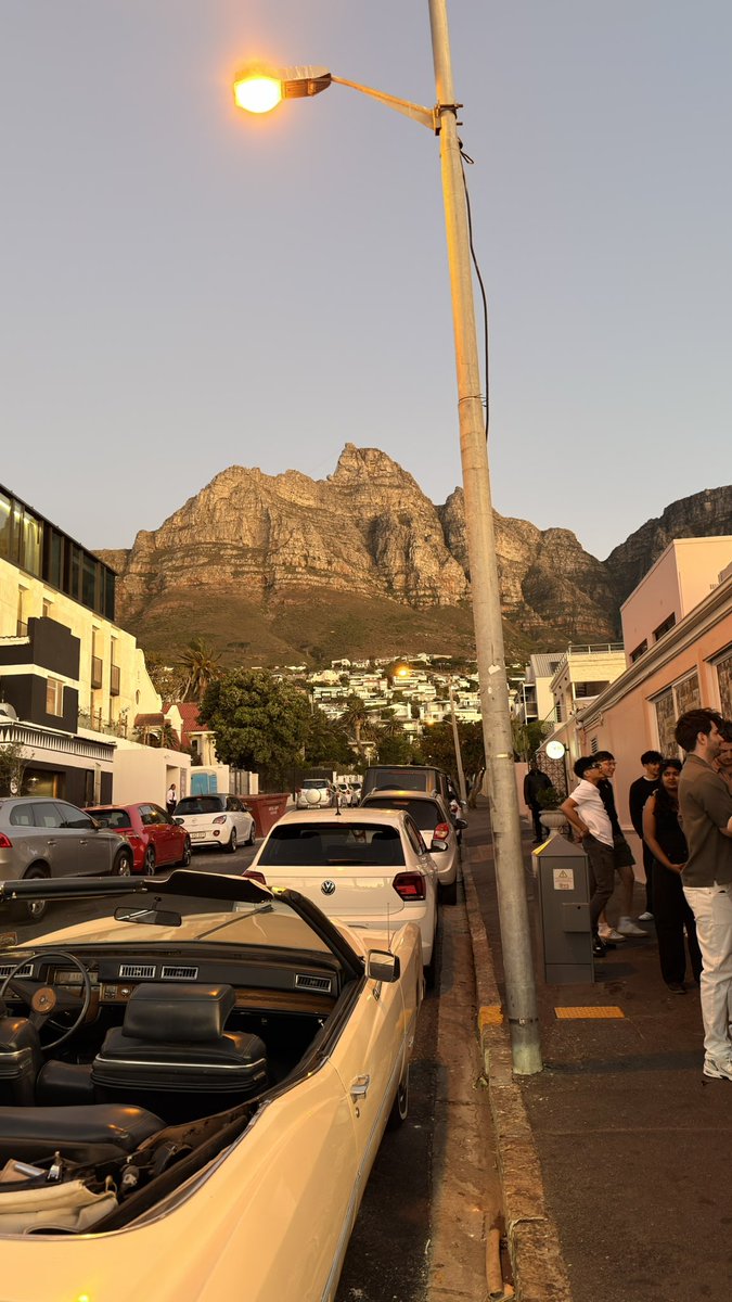 Silindokuhle's tweet photo. Sunset in Camps Bay. https://t.co/1XyoV9XVJf