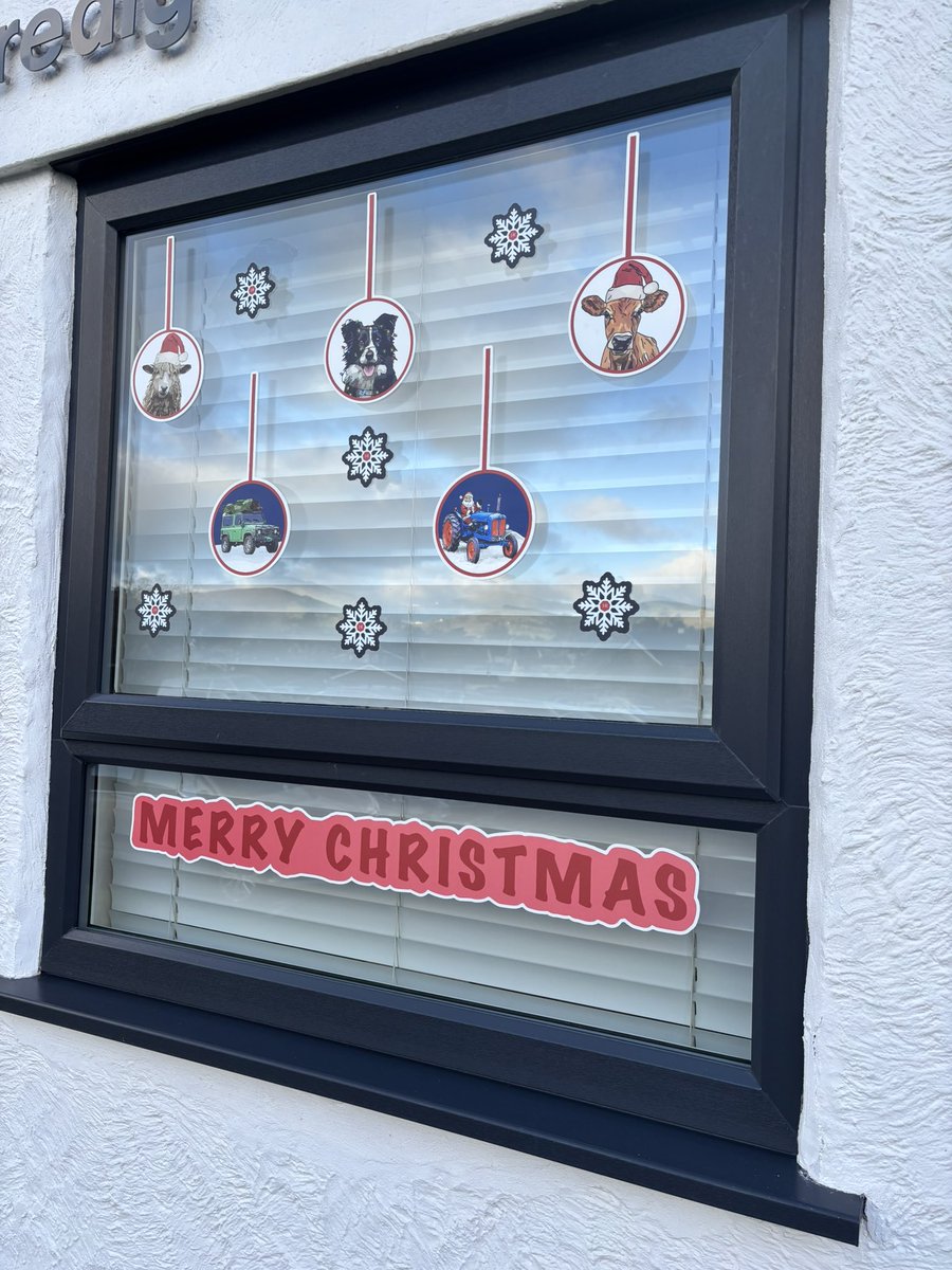 Ein ffenest Nadolig🐄🚜🎄
Our Christmas window🐄🚜🎄
#nofarmersnofood 
#dimamaethdimbwyd